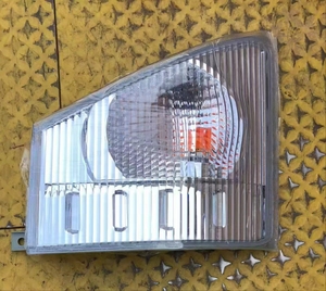 Vente en gros de lampes d'angle LED en plastique 31,5*23,5CM, pièces de carrosserie de camion, accessoires d'usine pour ISUZU NPR 700P 2008 8975851732 8975851722 - Product Image 2