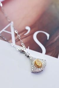 Collar de diamantes elegante y único para mujer Diamante amarillo natural de 0.3ct con cadena de diamantes amarillos de 0.4ct - Product Image 3