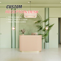 Comptoir de caisse élégant rose pour magasin de vêtements, bureau d'accueil pour boutique de vêtements féminins, comptoir de consultation pour salon de beauté