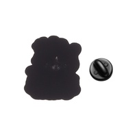 Broche Métallique Chat Inspirant : Chat Noir Souriant et Somnolent Allongé sur Fond Crème, Multicolore, « Tends les Ailes vers les Étoiles »