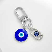 Porte-clés en alliage œil turc incrusté de strass faits à la main, breloque de sac œil turc bleu étincelant avec pompon pour la décoration de sac à main