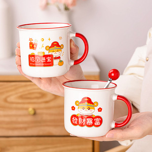 แก้วเซรามิค ลายการ์ตูน ด้ามจับสีแดง พร้อมช้อน ของขวัญปีใหม่ สำหรับใช้งานทั่วไป - Product Image 4