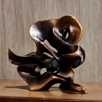 Table moderne nordique d'intérieur, accessoires de bureau dorés, sculptures, décoration de luxe pour la pièce, ornements, autres décorations pour la maison