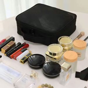 Muestra Gratis: Bolsa de Maquillaje Portátil y Ajustable, Bolsa de Viaje para Cosméticos, Artículos de Aseo y Brochas de Maquillaje - Product Image 5