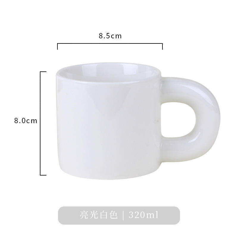 Tasse potelée blanche brillante