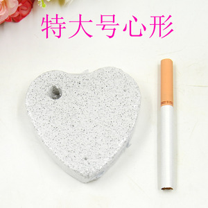 Pierre à mordiller extra large en forme de cœur en roche volcanique pour chinchillas, lapins, cochons d'Inde, ours – Jouet durable pour animaux de compagnie - Product Image 3
