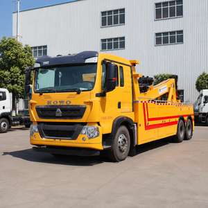 Camion de dépannage HOWO 4x2 avec plateau, treuil et élévateur hydraulique pour le transport et le récupération de voitures - Product Image 2