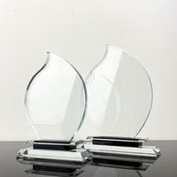 Prix du trophée en cristal de plaque en forme de flamme vierge avec base noire