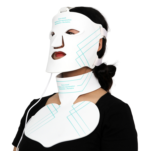 Handheld LED Face Light Therapy 660nm Soft Silicone 7 Color Photon Technology Skin Tightening EU/US Compatible PDT Includes Case