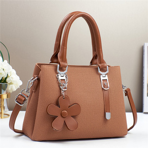 Bolso de Mano con Textura Tejida y Logotipo Personalizado para Mujer, Elegante Bolso Tipo Satchel con Asa y Adorno de Flor Desmontable, Bolso Bandolera Ajustable - Product Image 2