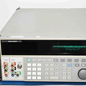 Calibrateur multi-produits haute performance <span class=keywords><strong>Fluke</strong></span> 5700A de haute précision dans des conditions de travail complètes pour les laboratoires de test - Product Image 2