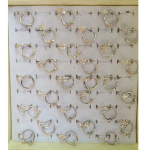 Anillo de Compromiso de Lujo para Mujer con Detalles Deslumbrantes de Circonitas, Estilo Clásico, Chapado en Platino/Oro Rosa, India - Product Image 5