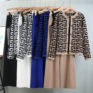 Nuovo Set di <span class=keywords><strong>Abbigliamento</strong></span> Autunnale Europeo 2026, Design <span class=keywords><strong>Chic</strong></span> e Ampio, Maglione + Gilet + Pantaloni, Completo da <span class=keywords><strong>Donna</strong></span> in 3 Pezzi - Product Image 3
