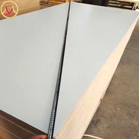 Panneau MDF mélaminé double face laminé de 1830 mm x 2440 mm (4 pieds x 8 pieds) 0,7 pouces, différentes couleurs