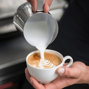 Mousseur à lait en acier inoxydable 304 avec graduations, stylo à latte art et cuillère doseuse – Accessoires de café très demandés - Product Image 3