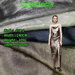 재고 있음 메탈릭 글리터 골드 포일 쉬폰 폴리에스터 리본, 드레스 및 가운용 프레이드 엣지 실크 느낌 원단 - Product Image 1