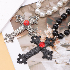 Collar con colgante de cruz, gargantilla gótica con cuentas negras y piedra roja para uso diario - Product Image 3