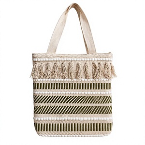 Sac fourre-tout carré artisanal en coton Dari Dhurrie pour femme, motif tissé à la main, respectueux de l'environnement, par Craftstages International - Product Image 1