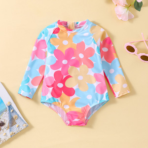 Traje de baño de una pieza de manga larga con estampado floral vibrante para niñas, actividades acuáticas en la playa y la piscina - Product Image 2