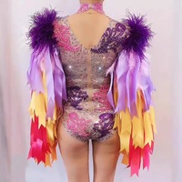 Costume de scène sexy brillant pour chanteuse danseuse, combinaison élastique avec ruban de diamants et plumes pour femmes adultes