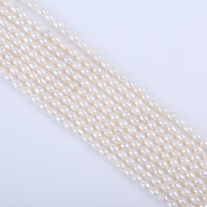 Perles de riz blanches d'eau douce naturelles de 4-5 mm, petites perles roses semi-finies pour collier DIY, vente en gros de perles semi-finies - Product Image 3