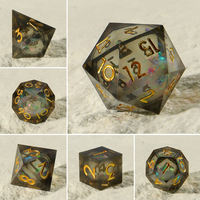 Ensemble de 7 dés en résine faits à la main OEM, gris, polyédriques, à bords vifs, D&D, dés personnalisés avec œil de dragon, dés DnD avec logo personnalisé, noyau liquide, TTRPG