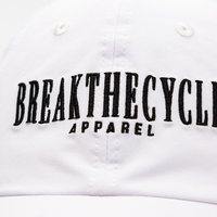 Gorra deportiva ajustable personalizada OEM, gorra de béisbol sin estructura con bordado blanco