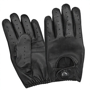 Gants de conduite en cuir de mouton noir avec doigts perforés et sangle de poignet réglable pour hommes et femmes - Product Image 1