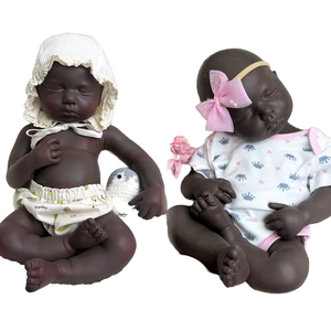 Platina siliconen anatomisch correcte zwarte Heritage Reborn pop 50cm meisje/jongen LouLou met melanine rijke textuur en speciale effecten - Product Image 1