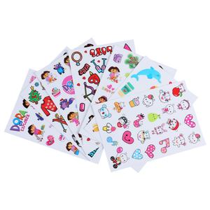 Autocollants personnalisés imperméables en PVC holographique résistants à l'huile pour le Nouvel An avec impression UV pour étiquettes publicitaires - Product Image 4