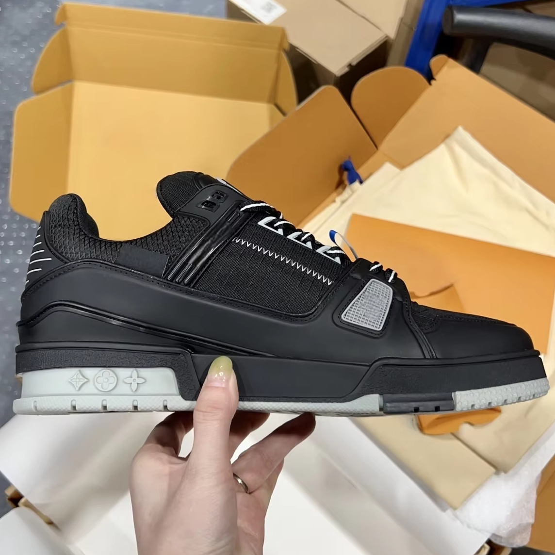 Best Selling LV Shoes China High Quality Custom Sneakers 2024