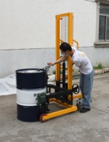 Distributeur de fûts industriel hydraulique à commande au pied, capacité 400 kg, pour distribution en atelier