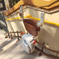 Monte-escalier droit pour personnes âgées et handicapées avec ceinture de sécurité