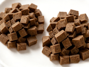 Cubes de foie de bœuf lyophilisé OEM ODM très demandés, 100 % naturels, purs, sans additifs, riches en protéines et en fer, friandises pour chiens et chats - Product Image 4