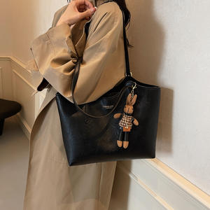 Bolso de mano rojo, diseño llamativo, bolso de moda para mujer - Product Image 3