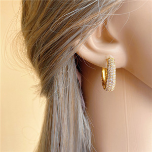CAOSHI <span class=keywords><strong>Orecchini</strong></span> di Lusso <span class=keywords><strong>a</strong></span> <span class=keywords><strong>Cerchio</strong></span> da Donna con Design Cavo e Pavé Completo di <span class=keywords><strong>Diamanti</strong></span> Sintetici per Matrimonio e Fidanzamento <span class=keywords><strong>Orecchini</strong></span> <span class=keywords><strong>a</strong></span> <span class=keywords><strong>Cerchio</strong></span> in Zirconia Cubica per Donna - Product Image 3