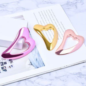 La migliore vendita a forma di cuore ritaglio colorato in lega di zinco metallo Guasha strumento corpo schiena braccio collo viso assistenza sanitaria Gua Sha massaggiatore - Product Image 4