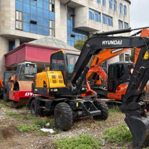 Excavatrice sur pneus HW60 pour la construction urbaine et l'entretien routier - Product Image 4