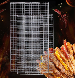 Grille de barbecue plate et lisse, facile à manipuler et empêchant les brochettes, les viandes grillées et les légumes de glisser. - Product Image 1