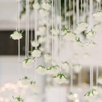 Rose blanche suspendue, fleur artificielle réaliste en soie, décoration de plafond, parfaite pour les cérémonies de mariage, les fêtes de mariage, les décors de fête