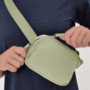 กระเป๋าคาดเอวแฟชั่นแบบครอสบอดี้ ตัวอย่างฟรี พร้อมสายปรับระดับได้ เหมาะสำหรับออกกำลังกาย เดินป่า วิ่ง และการเดินทาง - Product Image 5