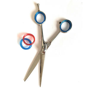 Tijeras de corte de pelo de peluquero personalizadas de acero inoxidable con hoja afilada al por mayor con anillo de goma para reposapiés tijeras de peluquería - Product Image 5