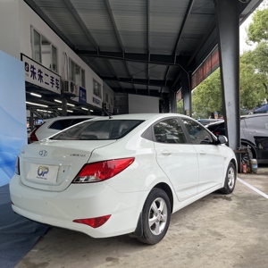 <span class=keywords><strong>Auto</strong></span> Usata Hyundai Reina 2014 di Alta Qualità Disponibile, Esterno Bianco Interno Nero, Alimentazione a Benzina - Product Image 1