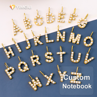YML& Fashion Trendy Breloques en acier inoxydable plaqué or 18 carats avec perles et 26 lettres alphabétiques, pendentifs pour colliers personnalisés avec initiales DIY
