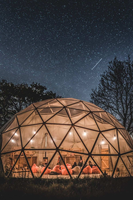 Dôme géodésique en verre coupe-vent de 5m, 6m, 8m, tente de luxe pour resort, glamping, hôtel, cabane en dôme avec porte en verre et aluminium