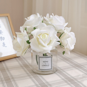 Roses artificielles en soie rose clair, fleurs artificielles en plastique, décoration de la maison, accessoires de mariage, style européen - Product Image 2