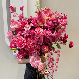 KEWEI-C002 Fleurs artificielles populaires pour mariage, roses en soie rose vif, orchidées de qualité supérieure pour mariage - Product Image 1