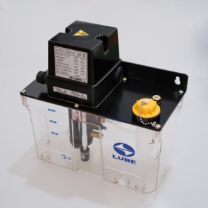 Sistema de Lubricación Automático Intermitente con Bomba de Engranajes para Maquinaria AMZ-III 100V 3L 285060, Fabricado en Japón - Product Image 4