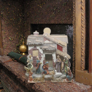 Cuna de Navidad elegante de 15 pulgadas, luz LED, decoraciones para el hogar, artesanías de resina, cuna de Navidad para interiores de poliresina, hermosa cuna de Navidad - Product Image 5