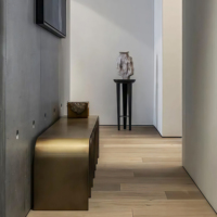 Chaise de banc de chambre à coucher à cadre en métal de luxe au design minimaliste moderne poufs souples pour l'entrée pour la maison, l'hôtel ou la villa